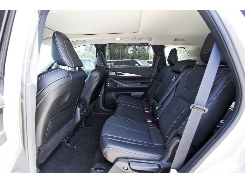 Used 2023 INFINITI QX60 Luxe w/ Vision Package FWD image 10