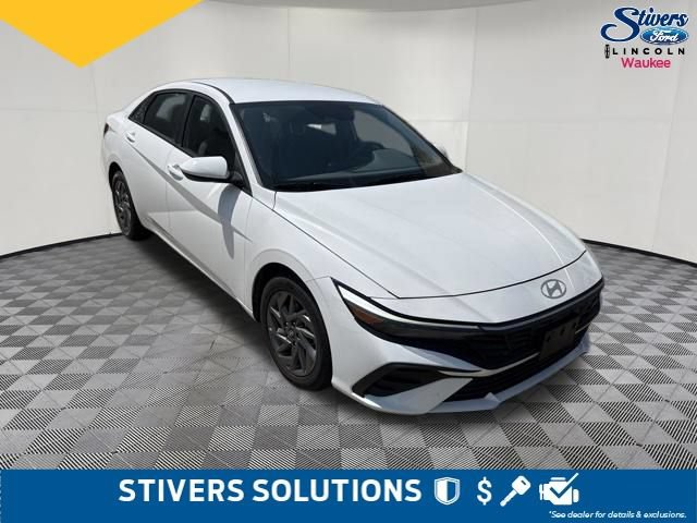 Used 2024 Hyundai Elantra SEL FWD image 3