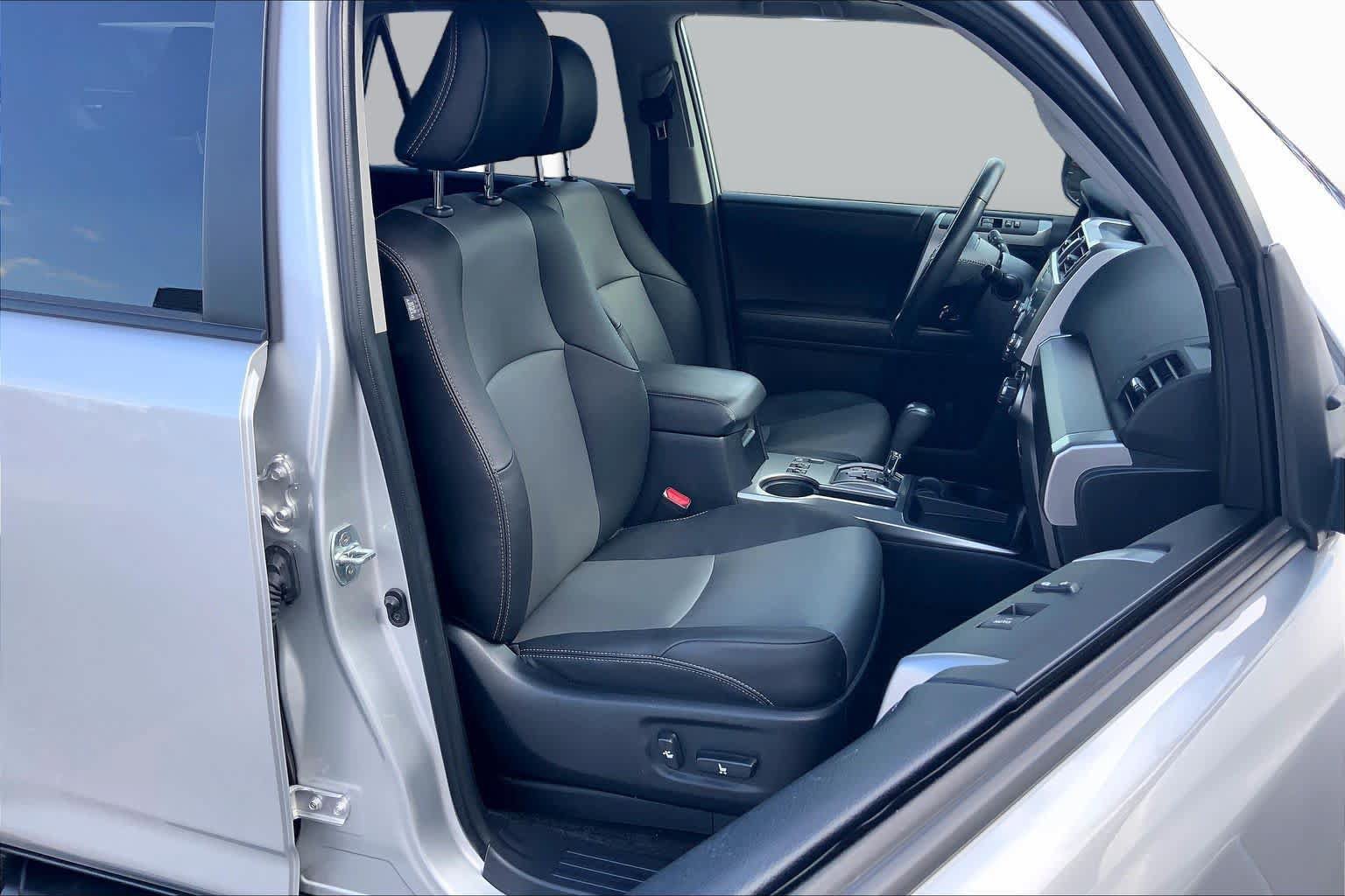 Used 2023 Toyota 4Runner SR5 Premium w/ Moonroof Package RWD image 9
