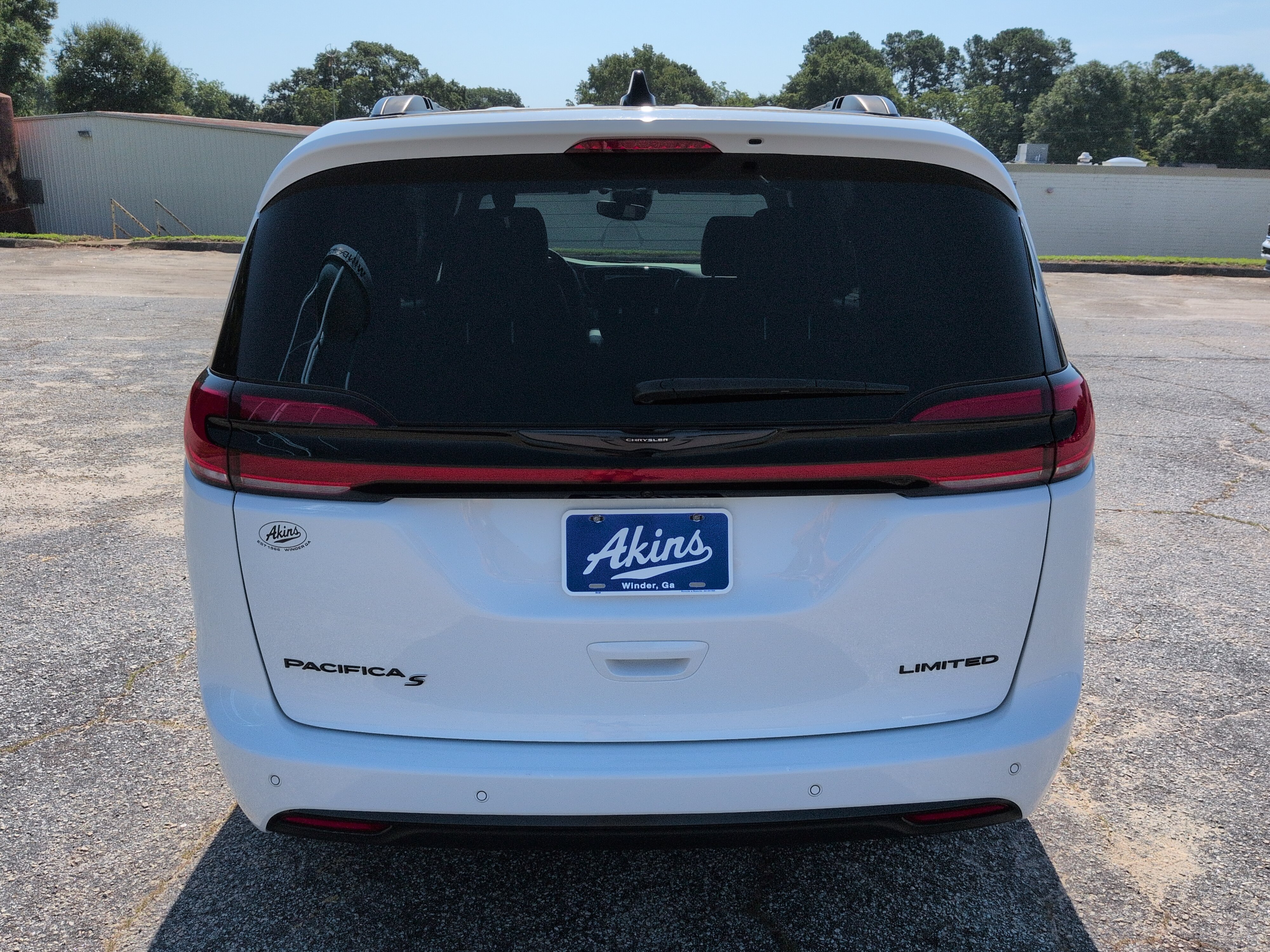 Used 2025 Chrysler Pacifica Limited FWD image 4