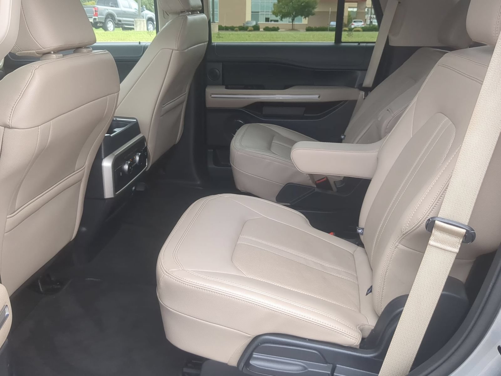 Certified 2024 Ford Expedition Limited RWD image 28