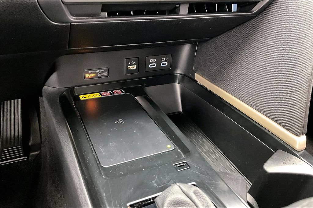 Used 2025 Toyota Camry LE FWD image 32