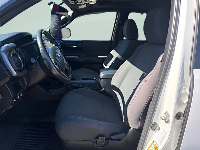 Used 2017 Toyota Tacoma TRD Off-Road w/ Premium & Technology Package AWD/4WD image 8