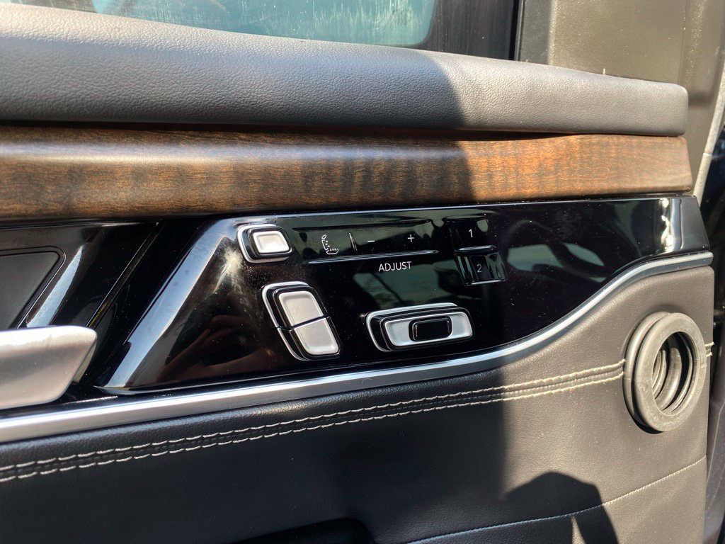 Used 2022 Jeep Grand Wagoneer Series II AWD/4WD image 12