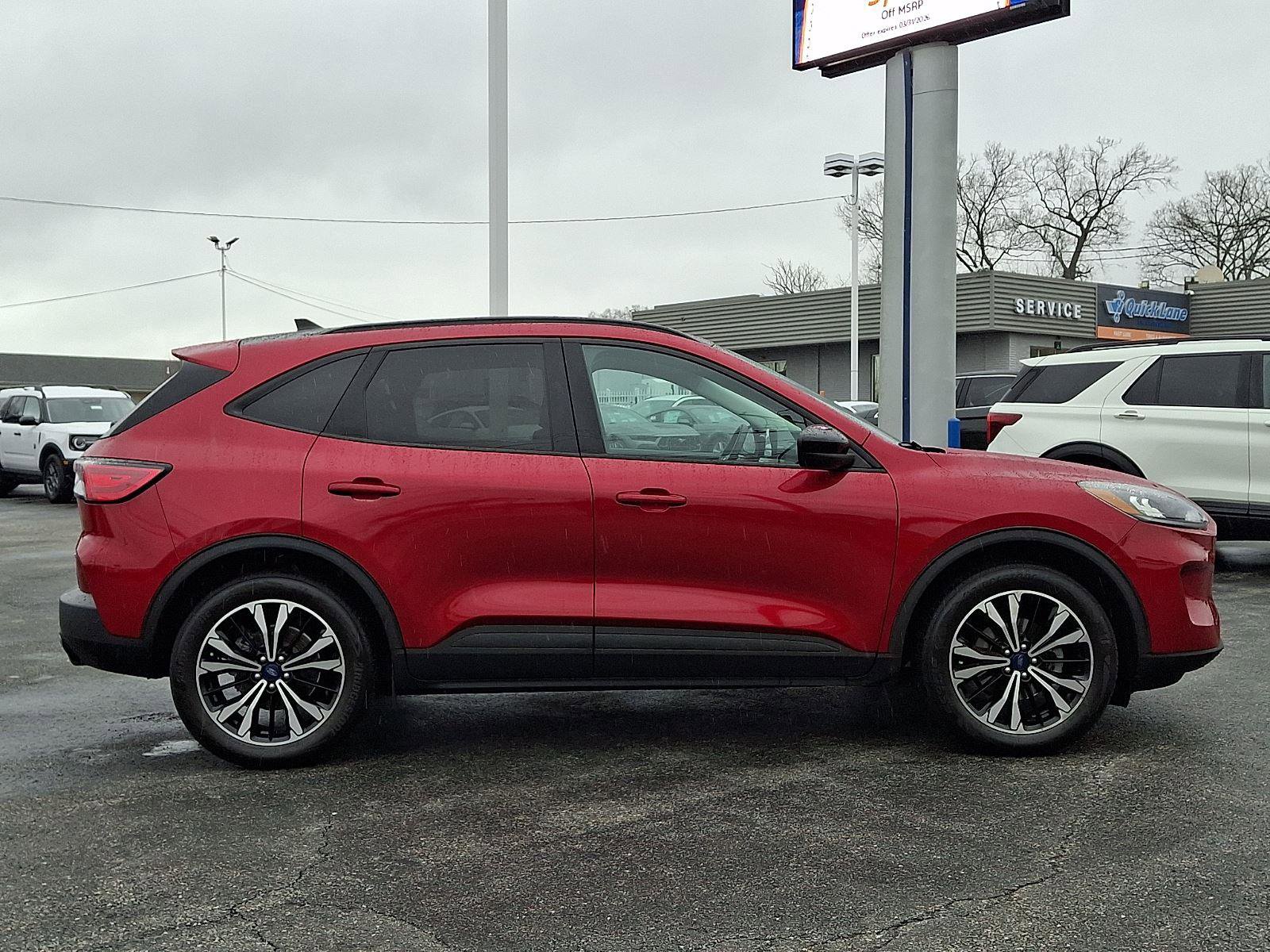 Certified 2022 Ford Escape SE w/ SE Sport Appearance Package image 7