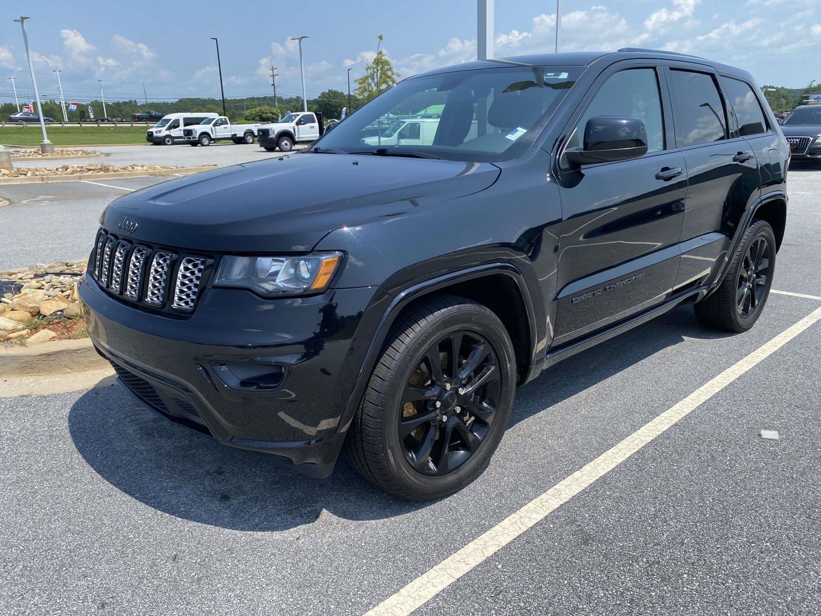Used 2021 Jeep Grand Cherokee Laredo X RWD image 3
