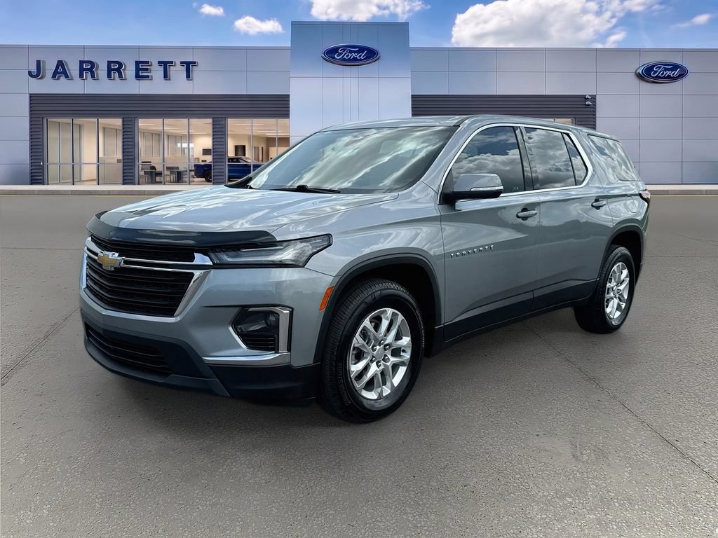Used 2023 Chevrolet Traverse LS w/ Safety Package FWD image 3