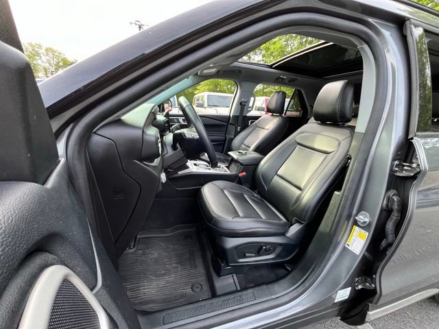 Certified 2022 Ford Explorer XLT w/ Equipment Group 202A AWD/4WD image 16
