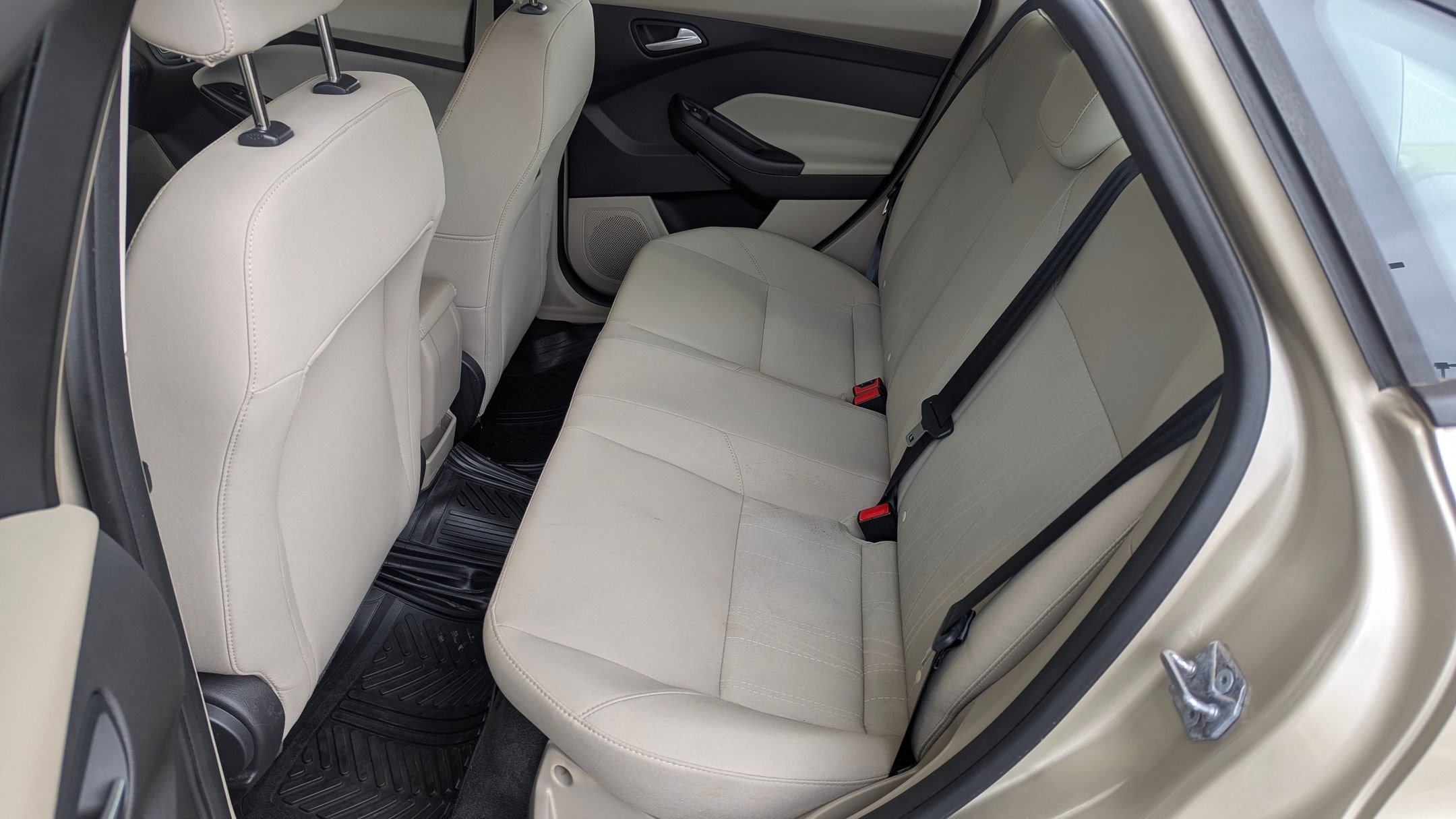 Certified 2018 Ford Focus SE image 13