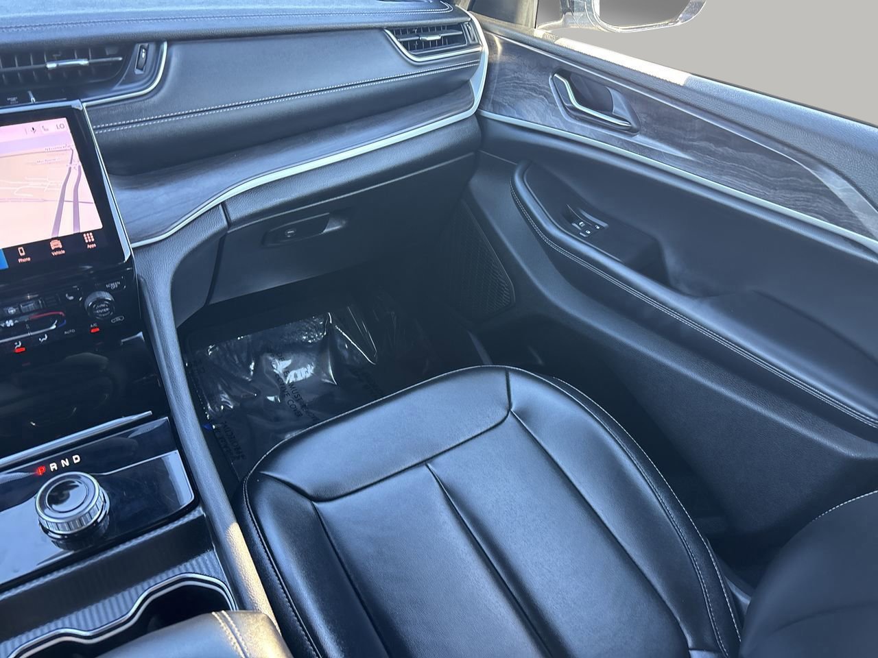 Used 2024 Jeep Grand Cherokee Limited image 21