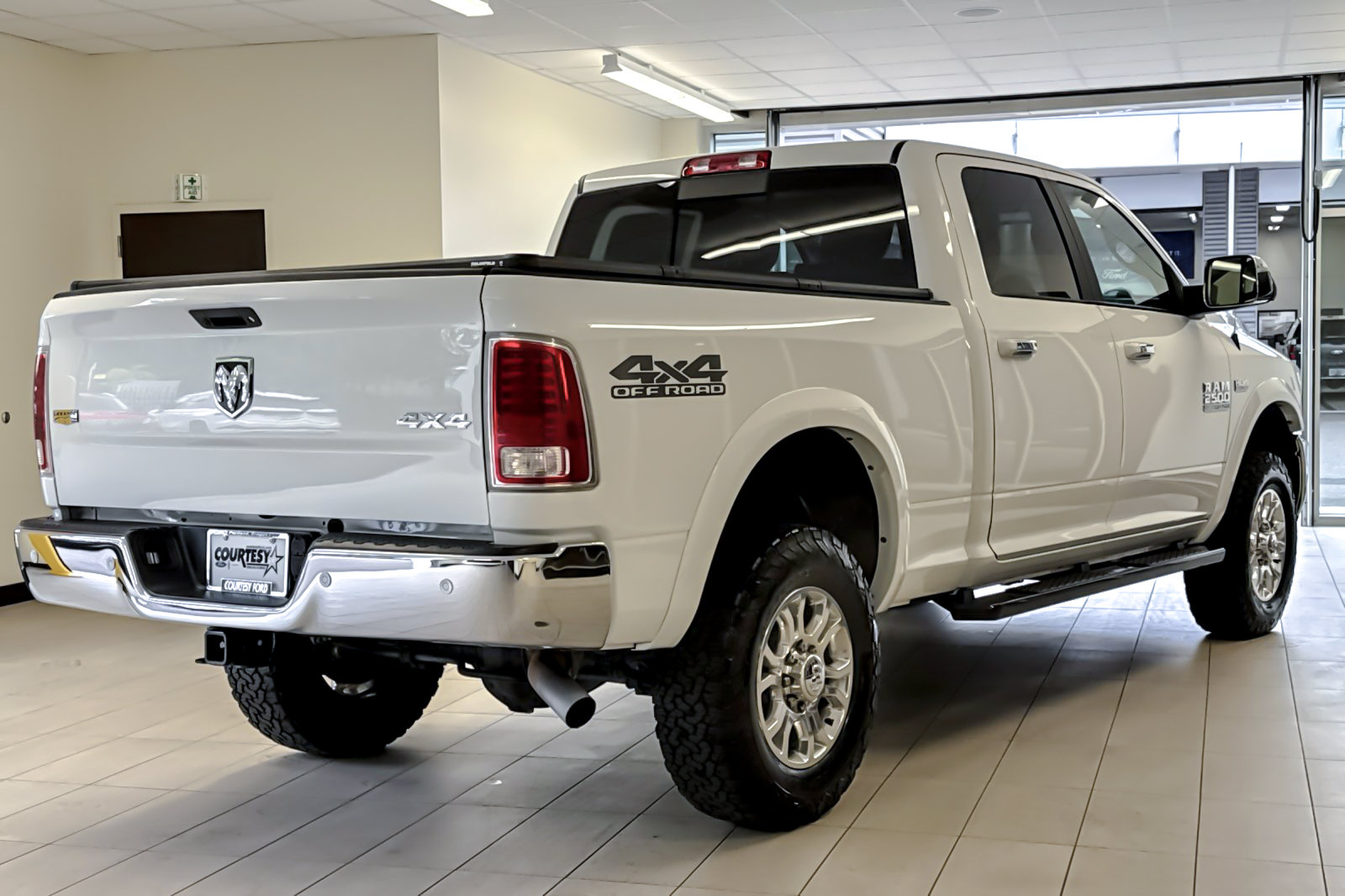 Used 2018 RAM 2500 Laramie w/ Off Road Package AWD/4WD image 4