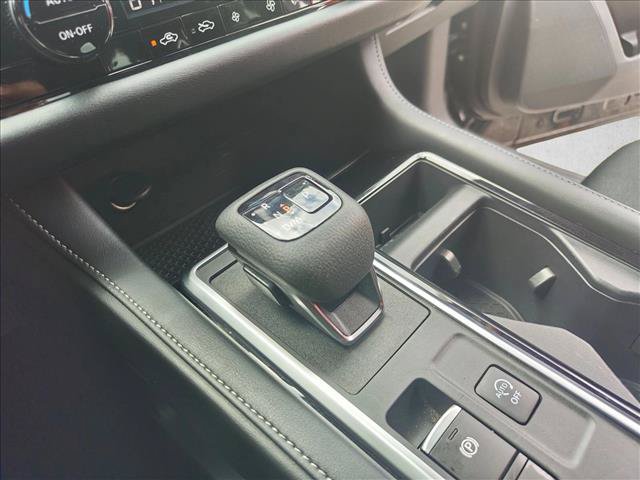 Used 2024 Nissan Pathfinder SV w/ Black Appearance Package AWD/4WD image 14