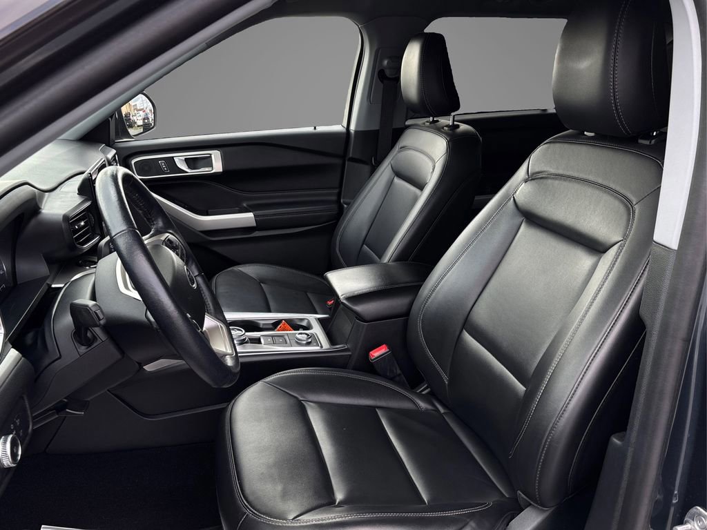 Certified 2022 Ford Explorer XLT w/ Equipment Group 202A image 13