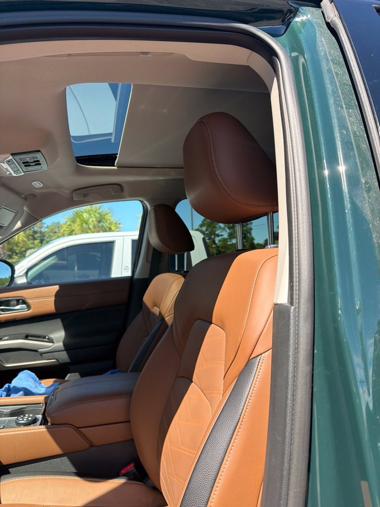 Used 2025 Nissan Pathfinder Platinum AWD/4WD image 8