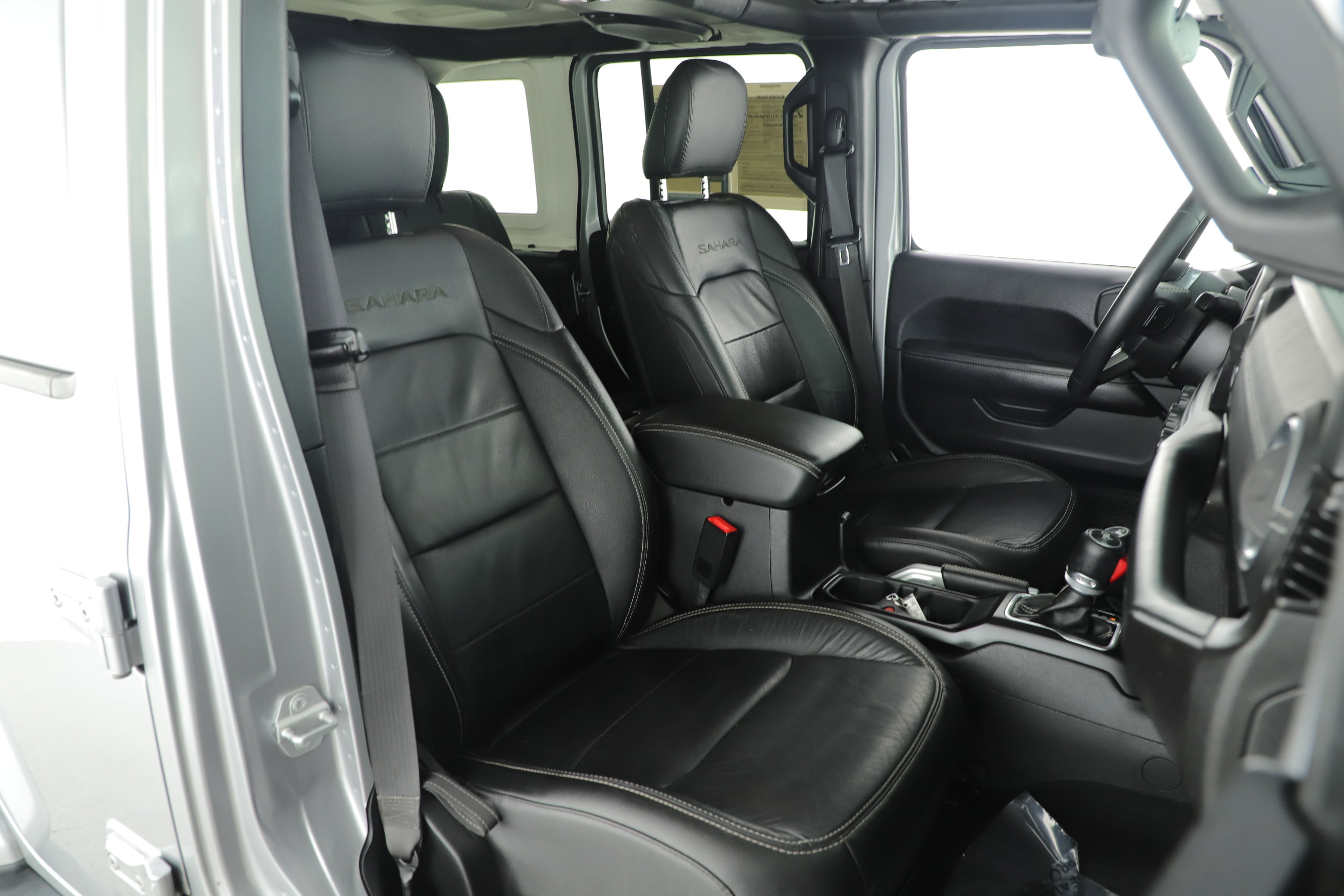 Used 2018 Jeep Wrangler Unlimited Sahara image 13