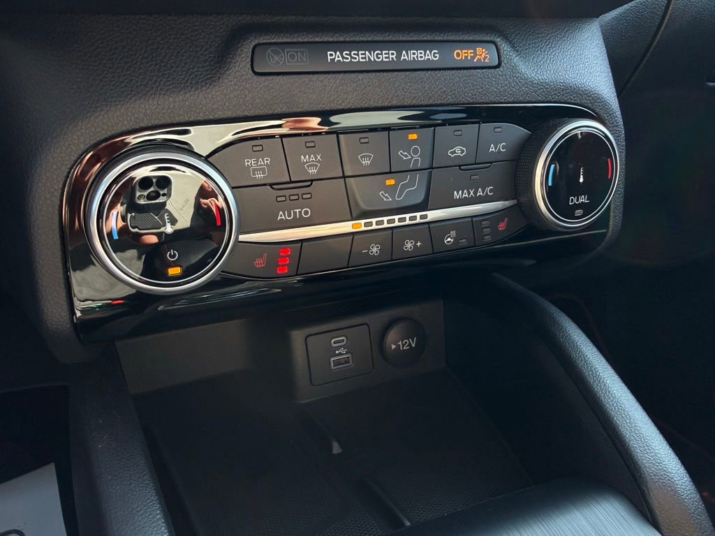 Certified 2022 Ford Escape SEL w/ SEL Stealth AWD Package image 21