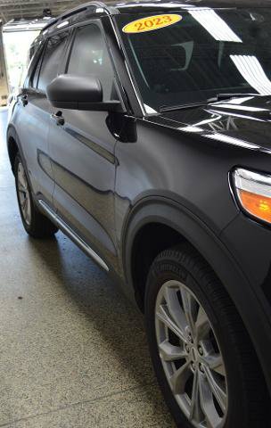 Certified 2023 Ford Explorer XLT w/ Equipment Group 202A AWD/4WD image 7