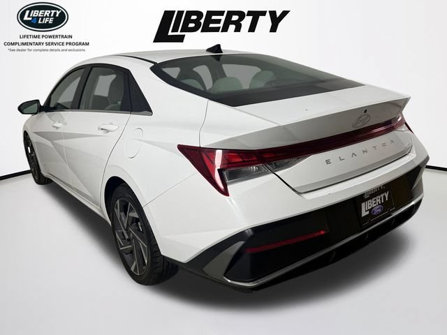 Used 2025 Hyundai Elantra Limited FWD image 5