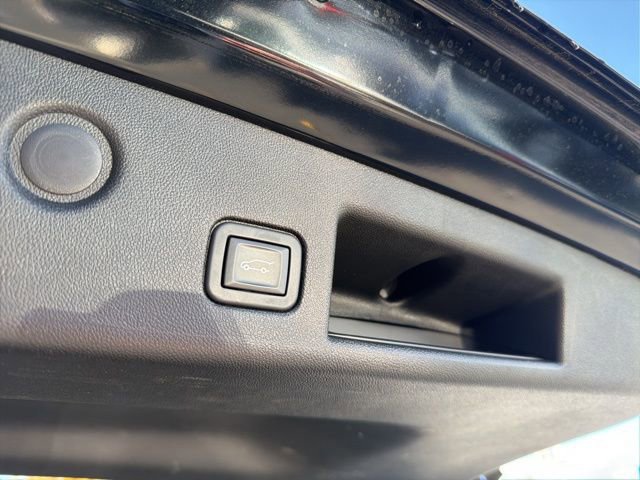 Used 2022 Chevrolet Equinox RS w/ RS Leather Package image 12