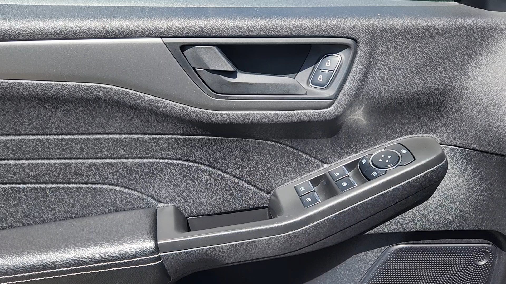 Certified 2025 Ford Escape Active AWD/4WD image 17