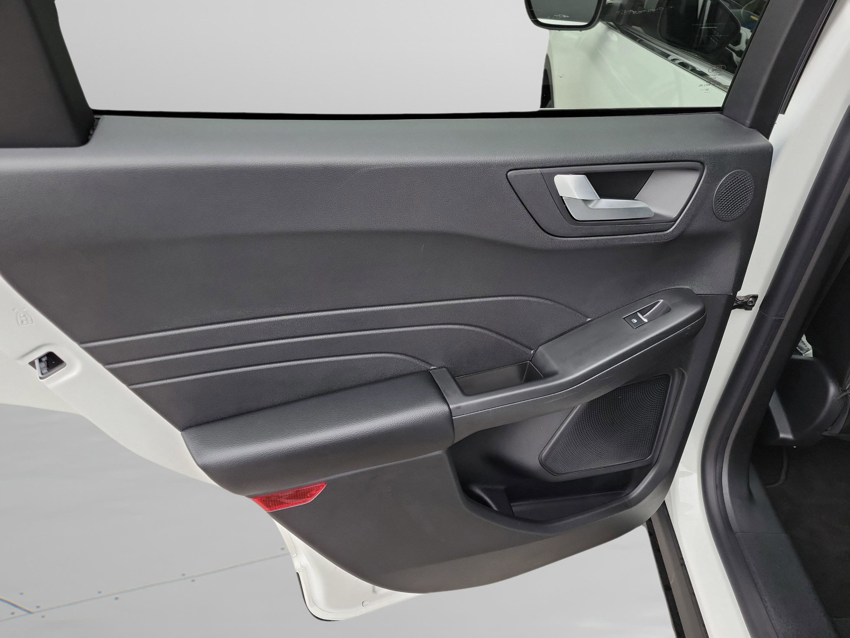 Certified 2024 Ford Escape SE w/ PHEV Premium Package image 27