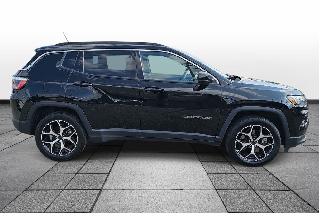 Used 2025 Jeep Compass Limited AWD/4WD image 4
