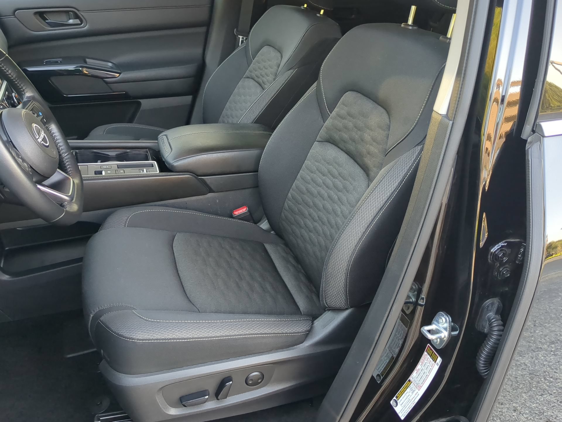 Used 2024 Nissan Pathfinder SV FWD image 57