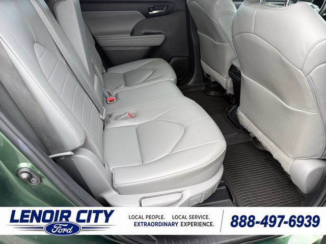 Used 2023 Toyota Highlander XLE AWD/4WD image 11