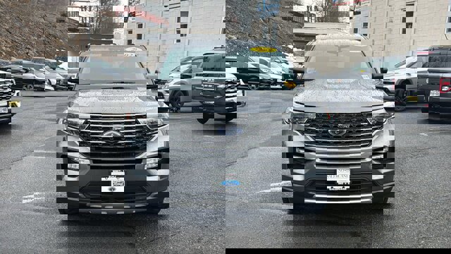 Certified 2022 Ford Explorer XLT w/ Equipment Group 202A image 7