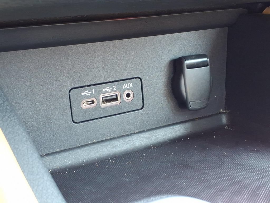 Used 2023 Nissan Sentra SV w/ SV Premium Package FWD image 22