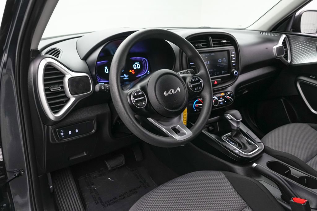 Used 2025 Kia Soul LX FWD image 13