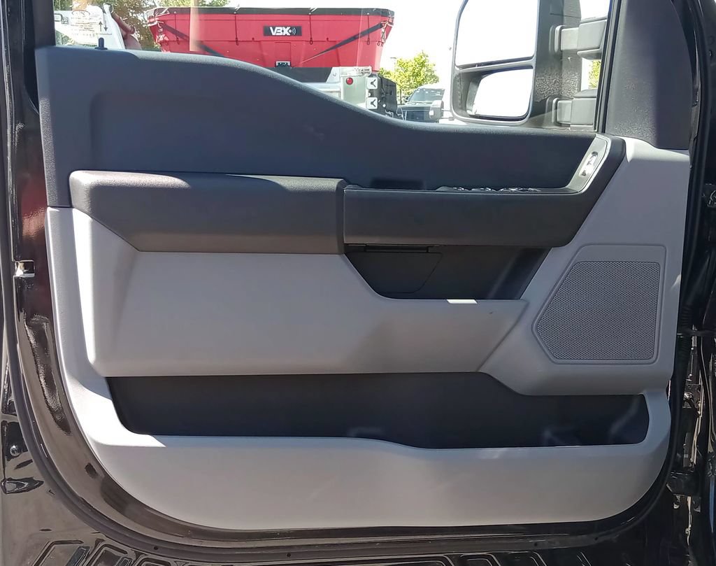 Certified 2025 Ford F350 XL w/ XL Chrome Package AWD/4WD image 18