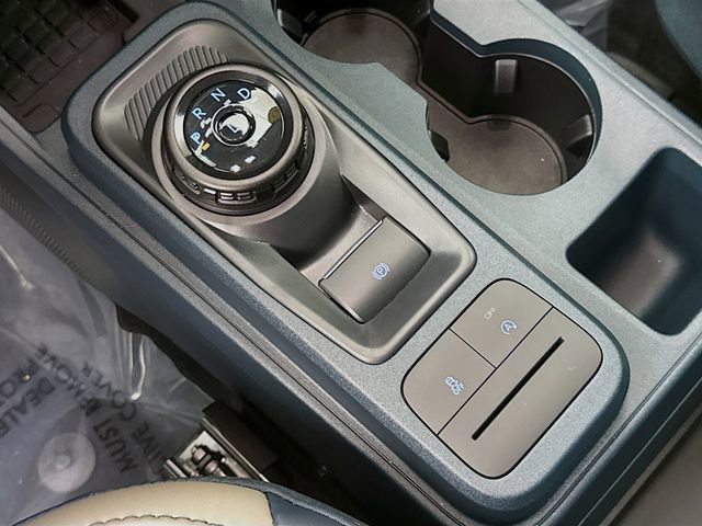 Certified 2025 Ford Maverick Lariat w/ 4K Tow Package AWD/4WD image 17