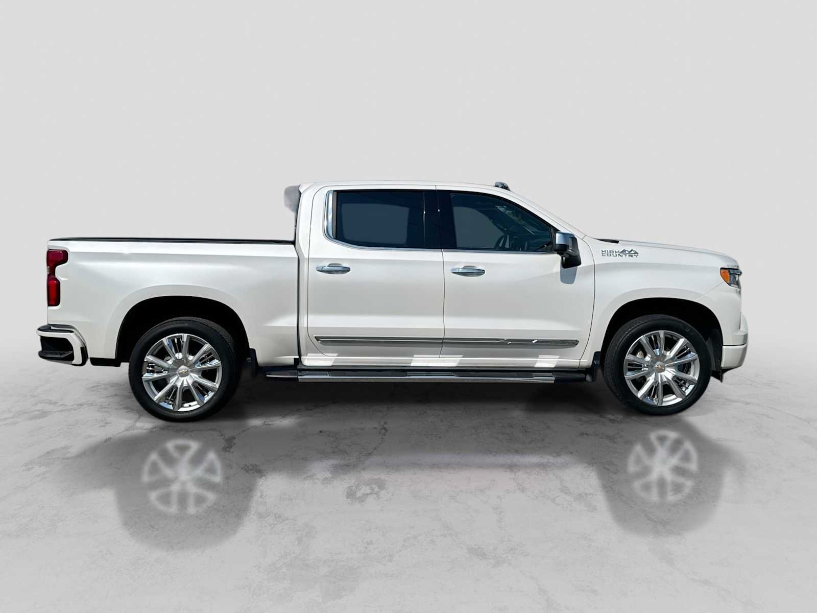 Used 2024 Chevrolet Silverado 1500 High Country w/ High Country Premium Package AWD/4WD image 7
