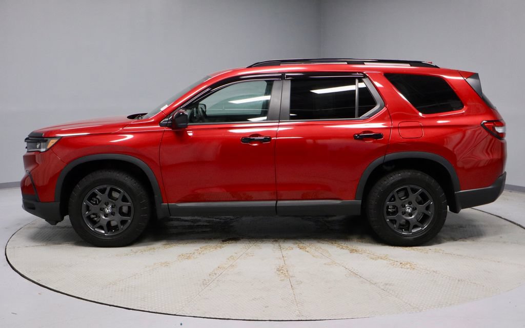Used 2025 Honda Pilot TrailSport image 9