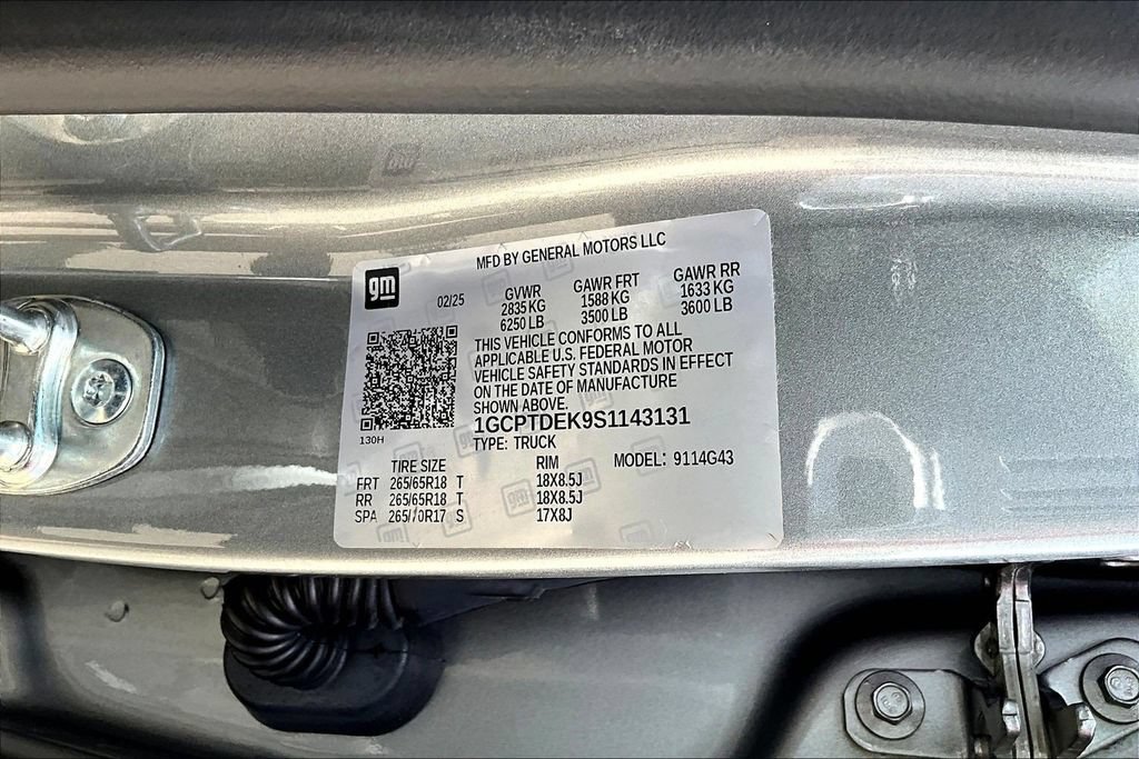 Used 2025 Chevrolet Colorado Z71 w/ Technology Package AWD/4WD image 22