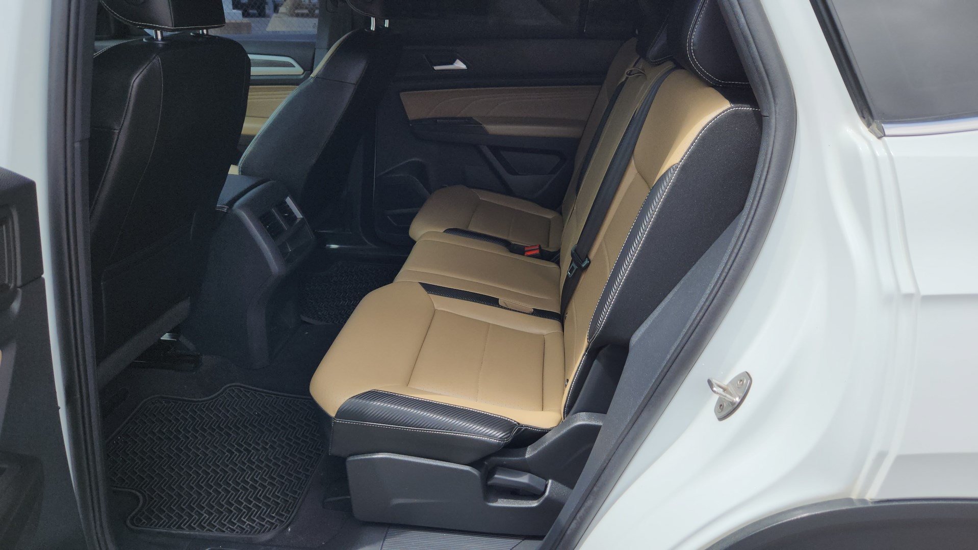 Used 2022 Volkswagen Atlas Cross Sport SE FWD image 22