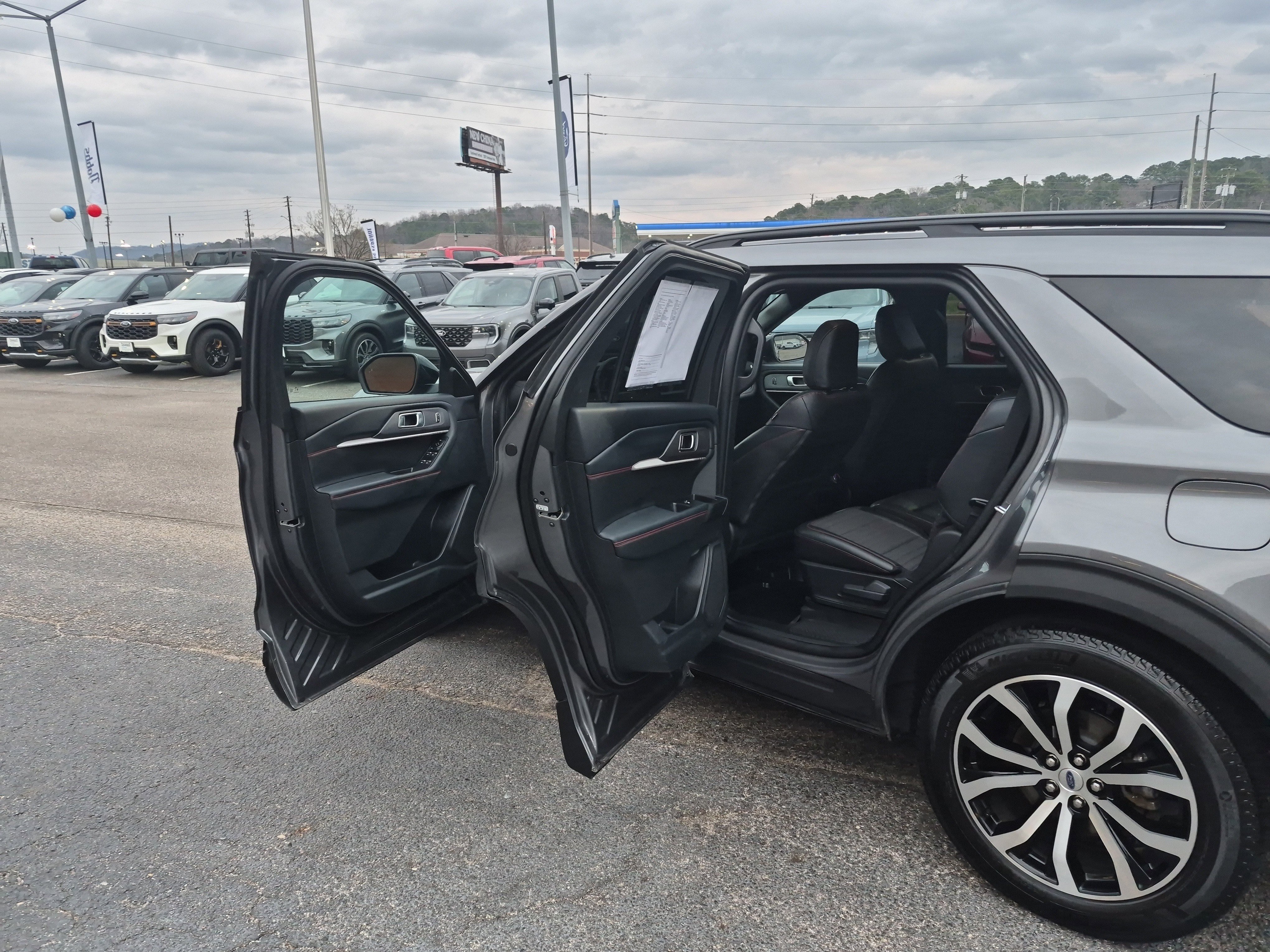 Certified 2025 Ford Explorer ST-Line image 14