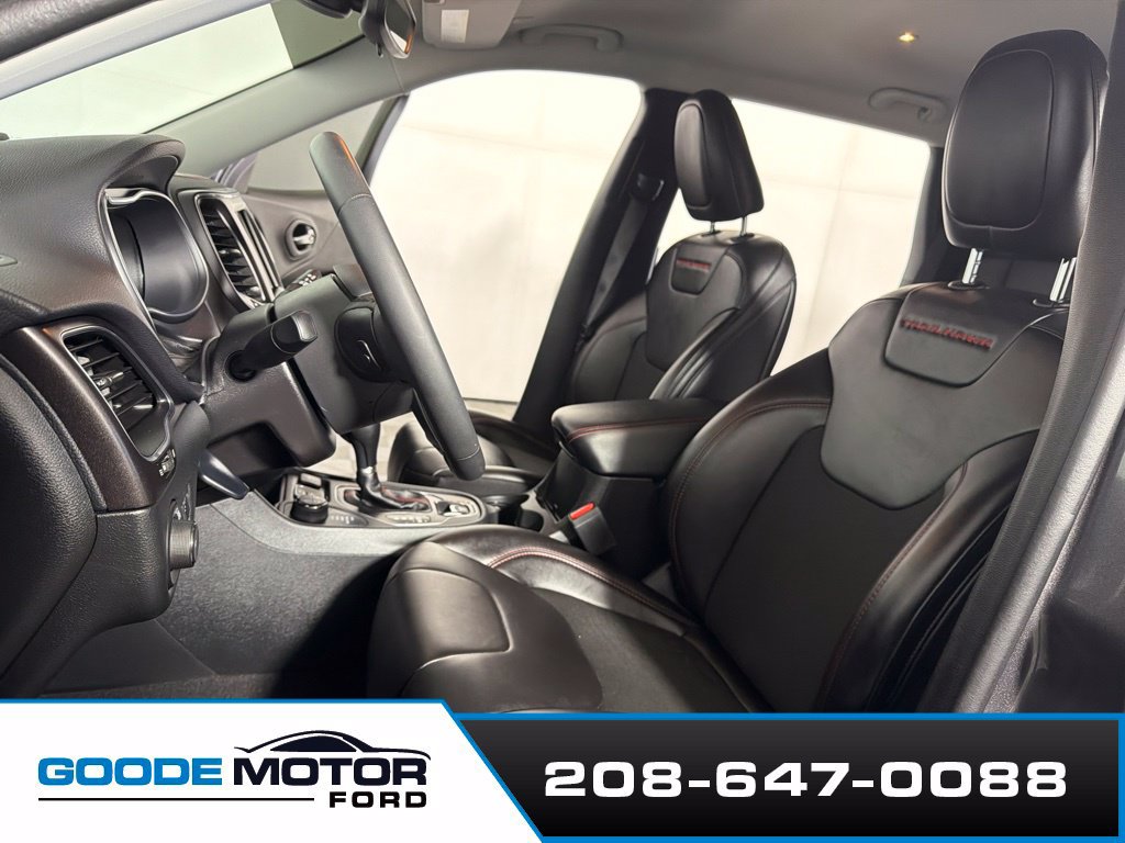 Used 2021 Jeep Cherokee Trailhawk AWD/4WD image 10