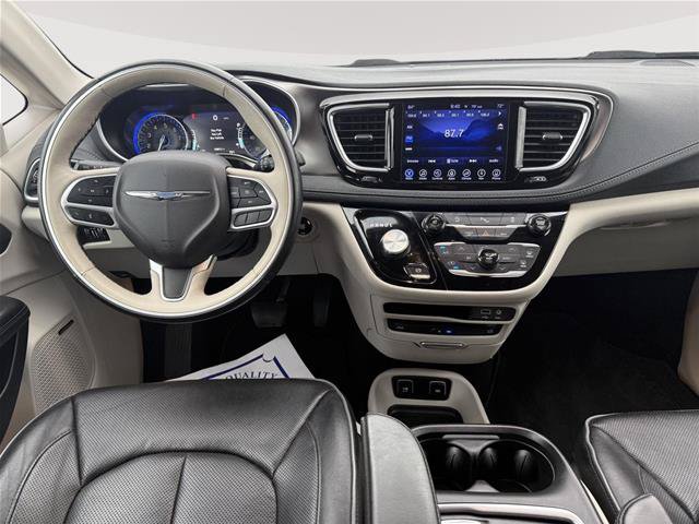 Used 2017 Chrysler Pacifica Limited FWD image 15