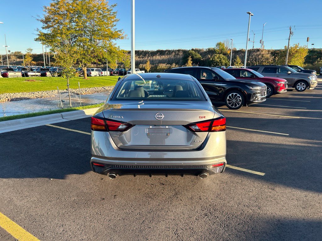 Used 2025 Nissan Altima 2.5 SR AWD/4WD image 5