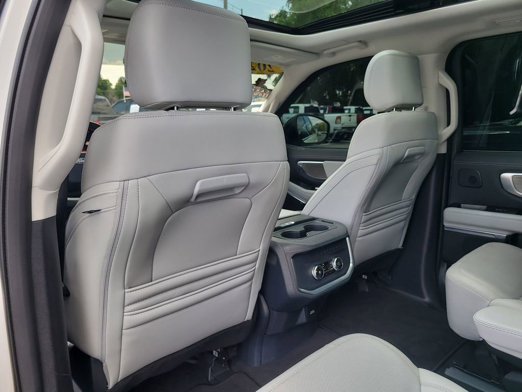 Certified 2025 Ford Expedition Platinum w/ Driver's Package AWD/4WD image 12