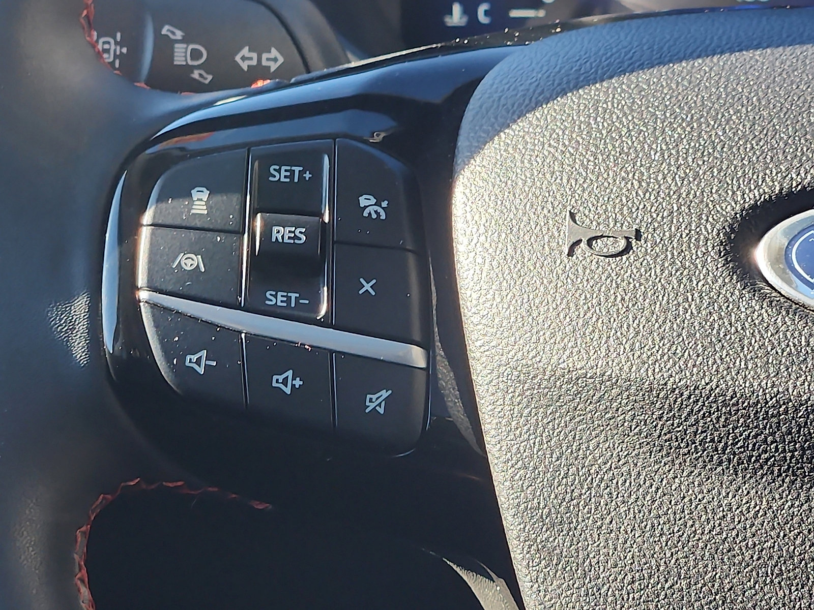 Certified 2022 Ford Escape SEL w/ SEL Stealth AWD Package image 15