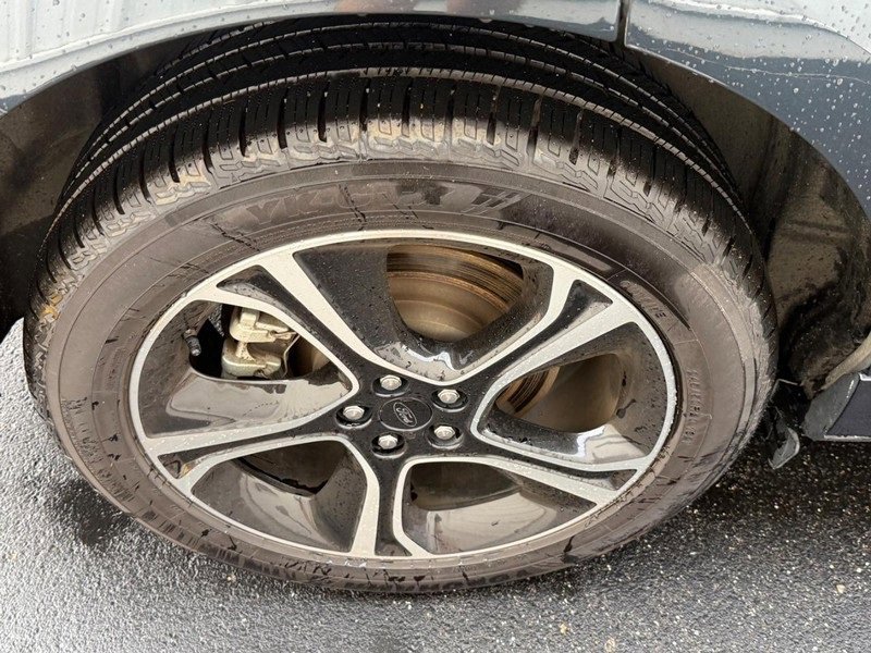 Certified 2022 Ford Edge ST w/ Equipment Group 401A image 8