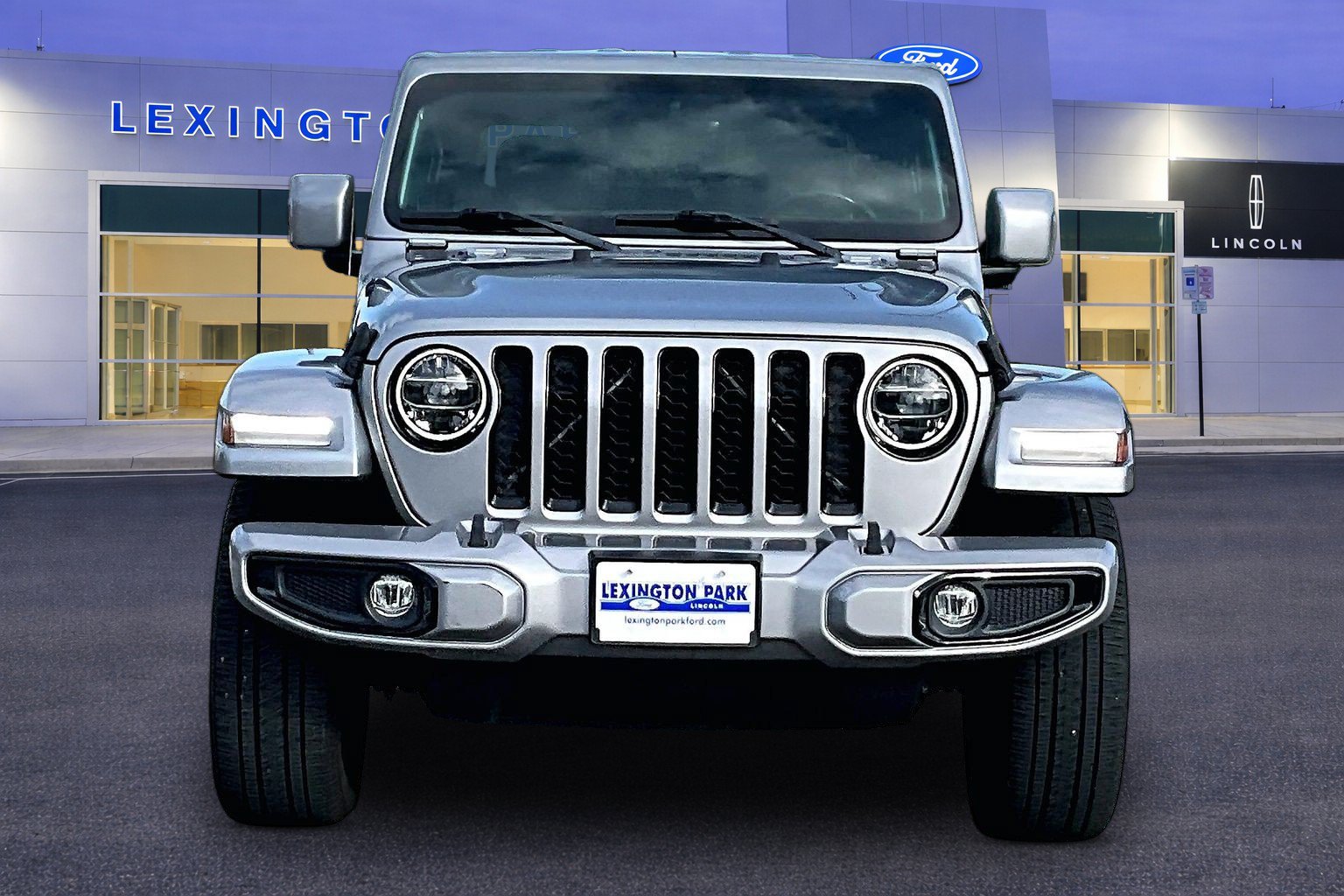 Used 2021 Jeep Gladiator Overland AWD/4WD image 2