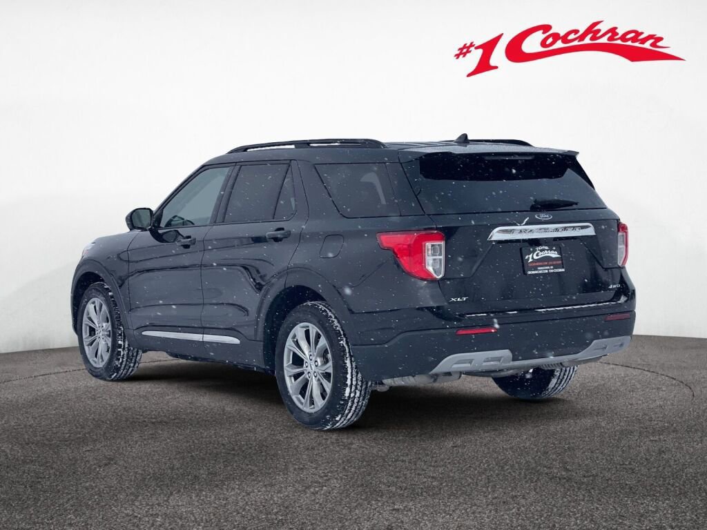 Certified 2022 Ford Explorer XLT w/ Equipment Group 202A image 3