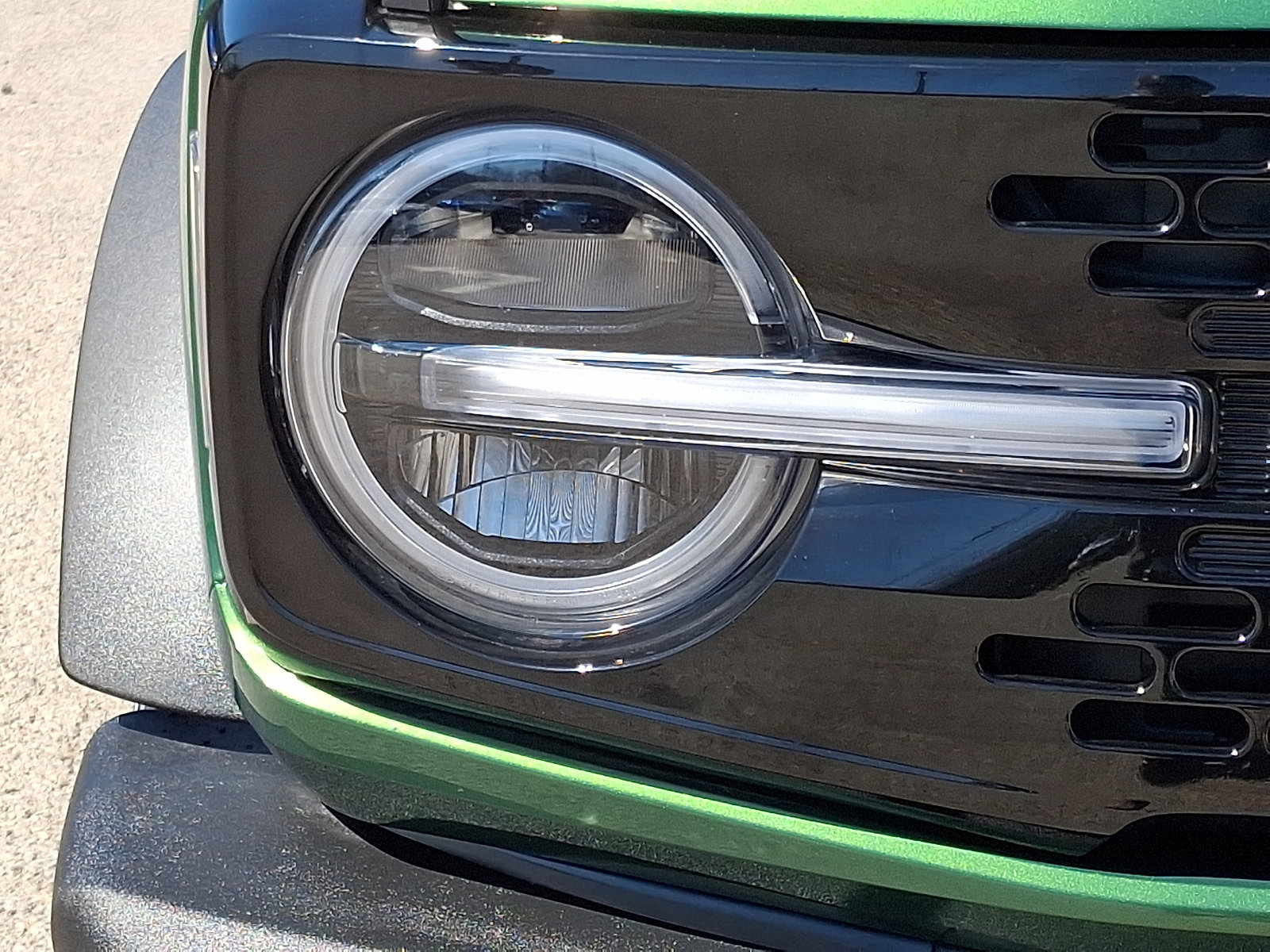 Certified 2025 Ford Bronco Outer Banks w/ Black Appearance Package image 9