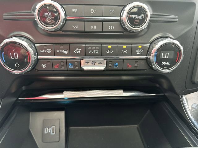 Certified 2021 Ford F150 Lariat w/ Equipment Group 502A High image 21