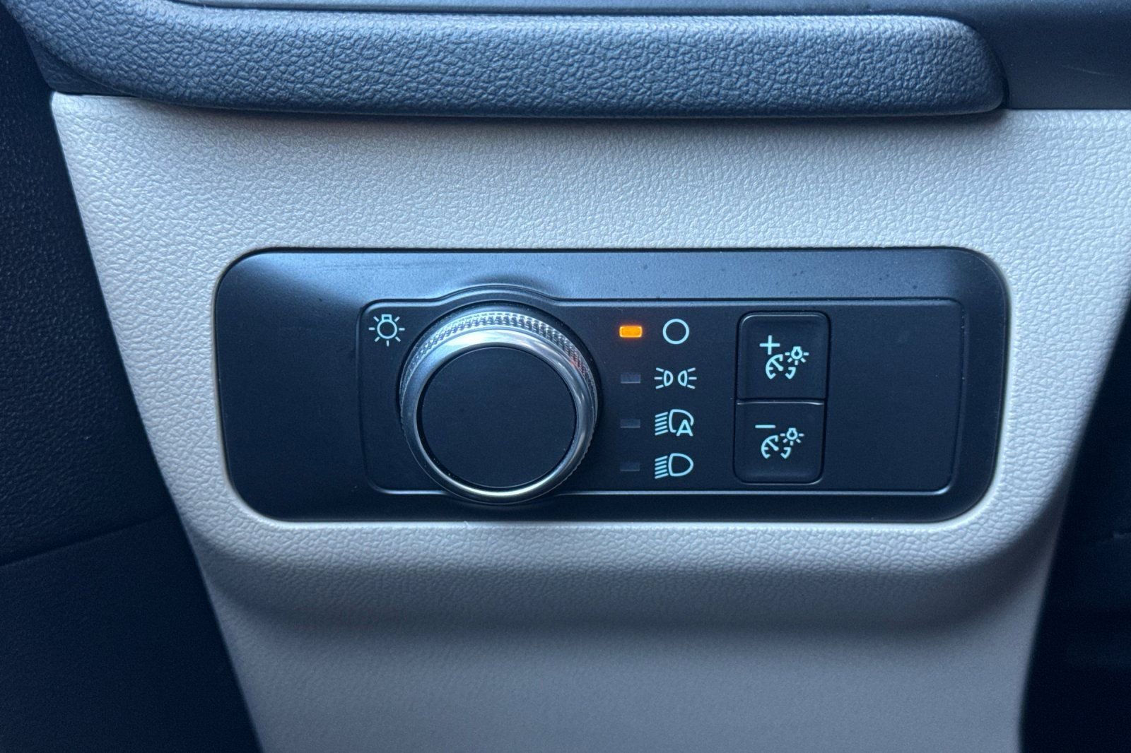 Certified 2020 Ford Escape SE FWD image 25