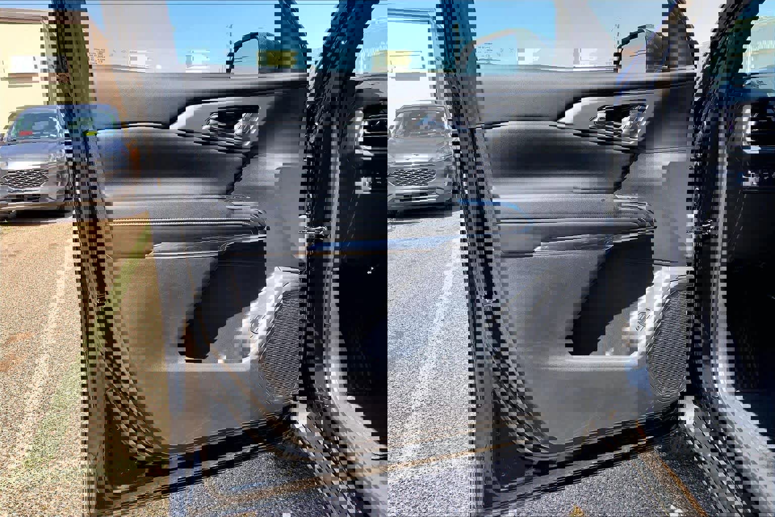 Used 2025 Chevrolet Traverse LT image 22